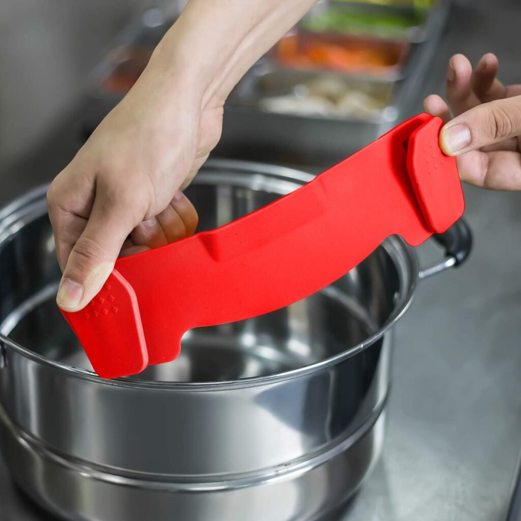 AUOON Clip On Strainer Silicone for All Pots and Pans, Pasta Strainer Clip on Food Strainer for Meat Vegetables Fruit Silicone Kitchen Colander