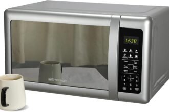 Emerson mw7601sl compact countertop microwave oven with sleek mirrored finish door 10 power levels 6 auto menus glass tu 1